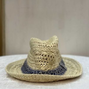 کلاه حصیری کرمی روشن با ربان آبی