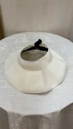 کلاه لبه‌دار کشی برند I Am در رنگ‌های صورتی، سفید و کرمی